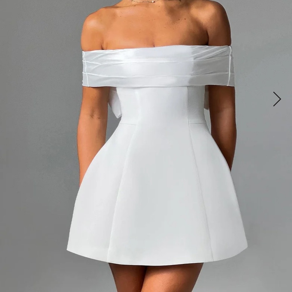 Chic Strapless White Dress